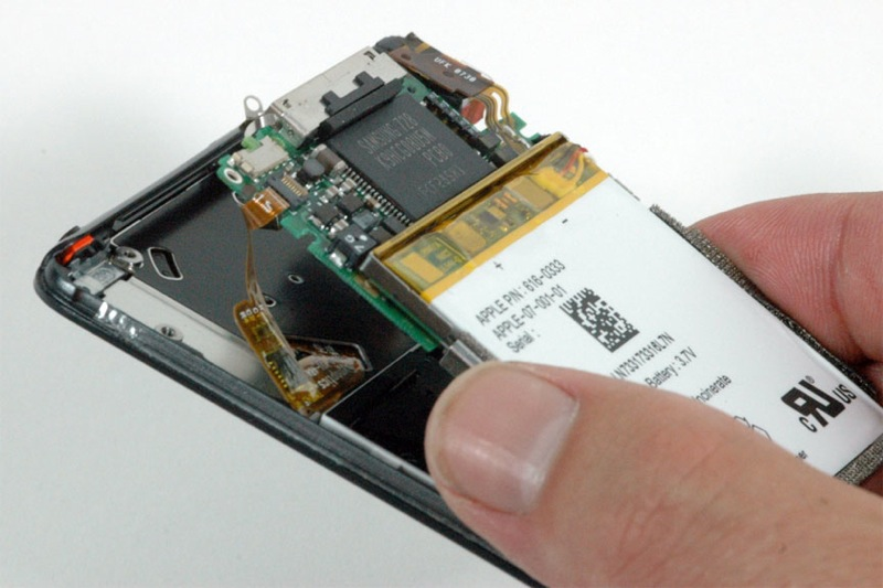 Illustration for article titled Autopsies of the New Nano and iPod Classic Show Glue, Plates